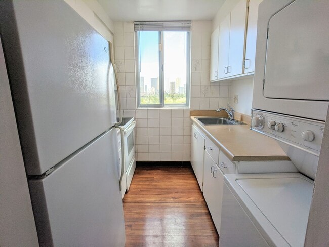 Photo - Golf Course, DH View 2 BR / 2 Bath w/2 Assigned Parking @ Fairway House Unidad 7H