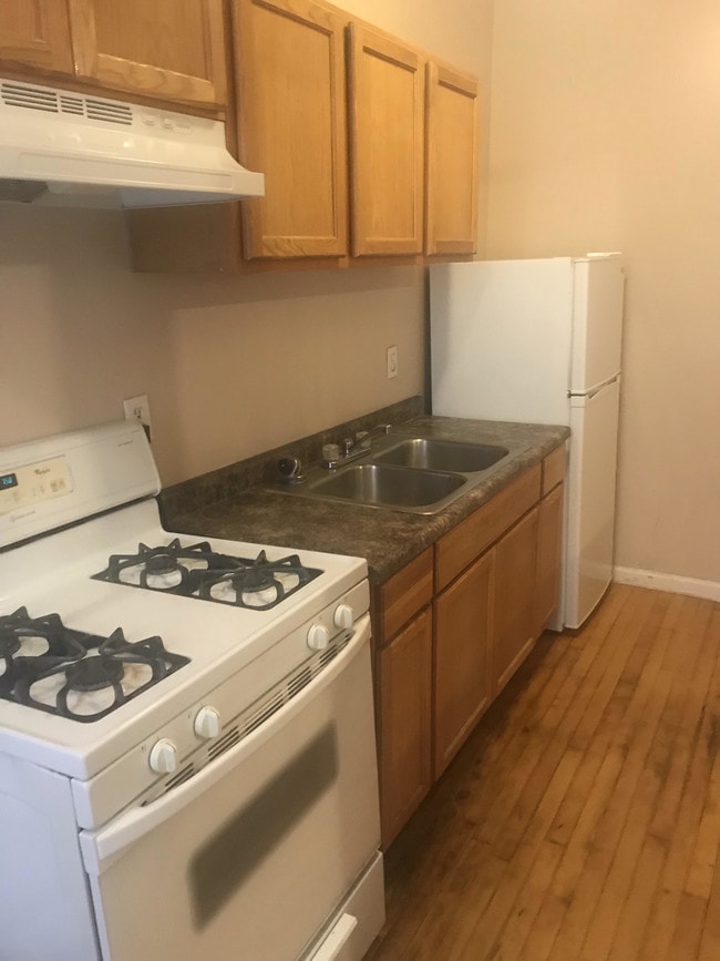 Kitchen - 3514 14th Ave S Unit 208