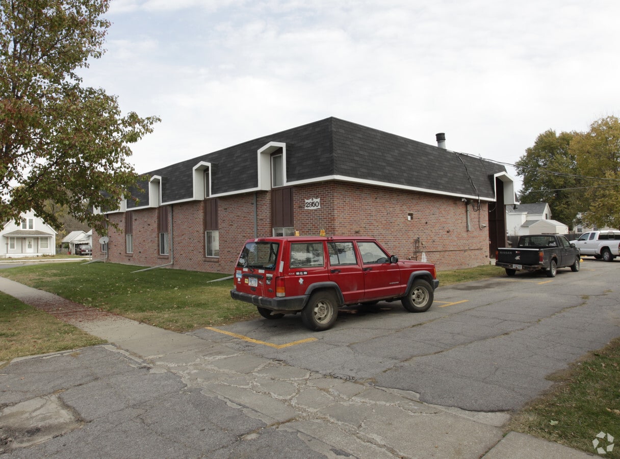 Photo - 2950 N 49th St Apartments