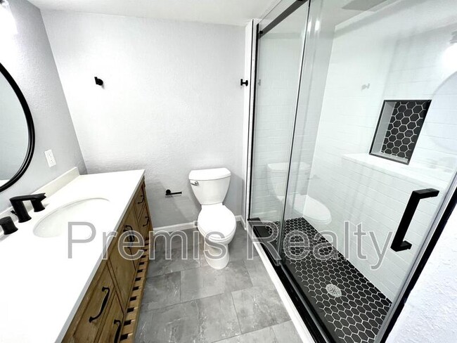 Photo - 333 Island Way