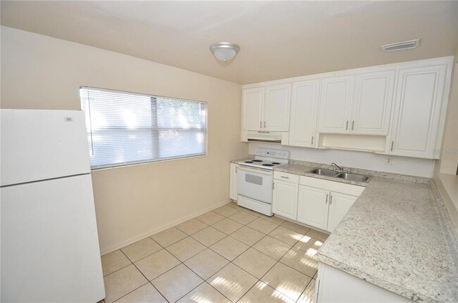 Photo - 820 Golden Rule Ct N