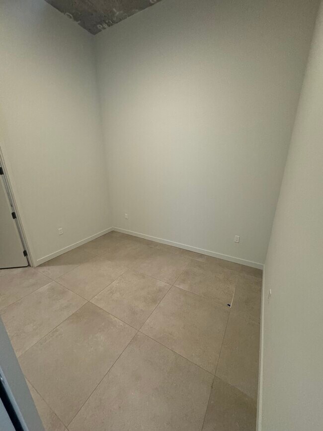 Photo - 108 NW 27th St Unidad A2
