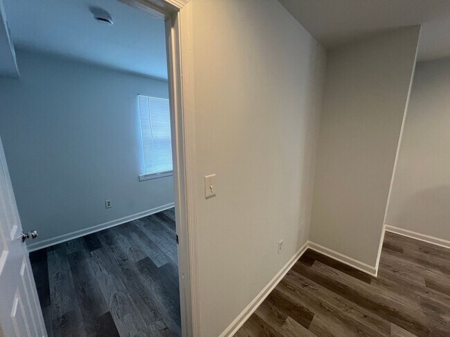 Building Photo - 2853 28th St SE Unit 3