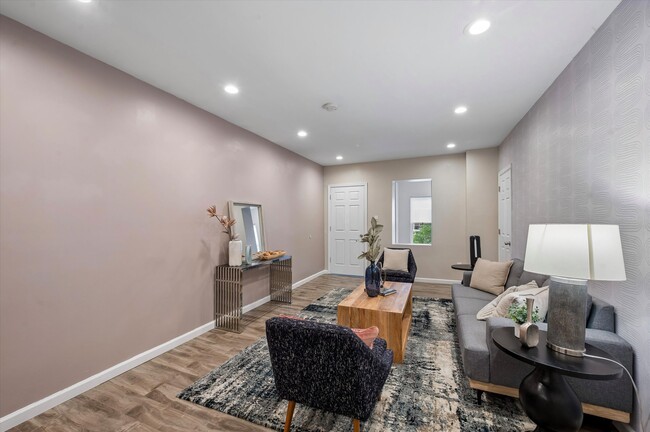 Photo - 743 S 52nd St