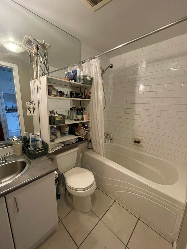 Building Photo - 409 Swift St Unit 205