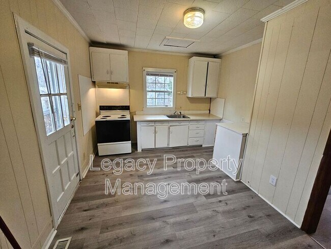 Photo - 442 Avon Ave