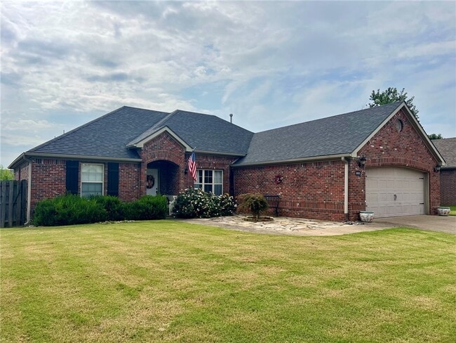 Photo - 800 Sienna Dr
