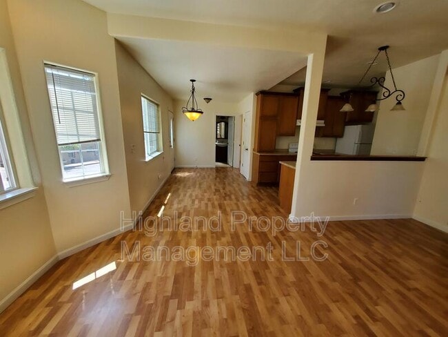 Photo - 1247 NE Williams St