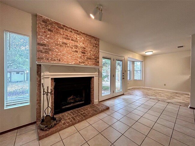 Photo - 57 Woodcreek Dr
