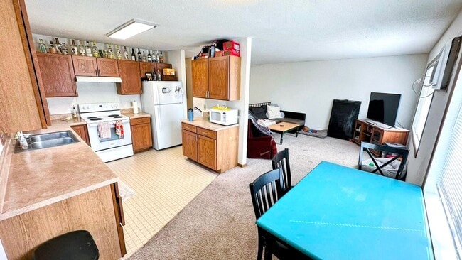 Photo - Off Campus Housing Option - Spacious 3 Bed... Unit 795