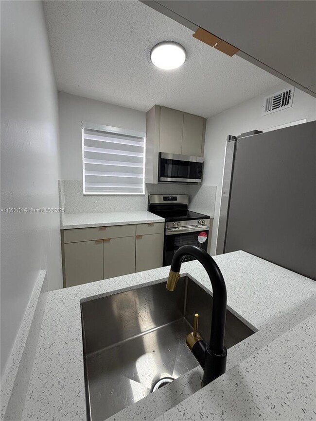 Photo - 2721 NW 23rd Ct Unit 11