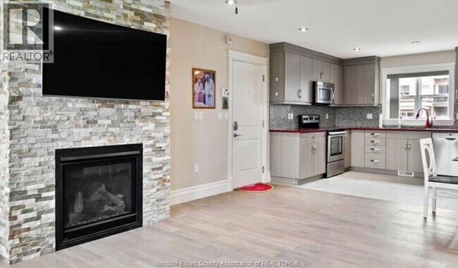 Photo - 8475 Wyandotte St E