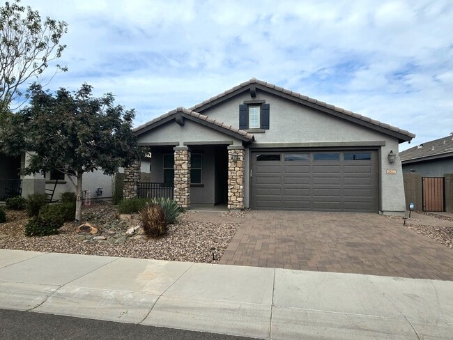 Building Photo - UPGRADED LIKE-NEW 3-BEDROOM WITH COMMUNITY POOL