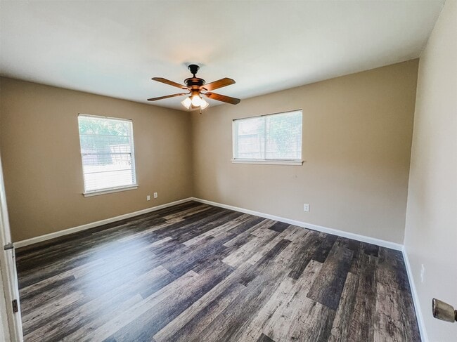 Photo - 724 Gubert Ln