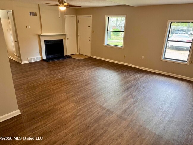 Photo - 1580 Guilford Cove