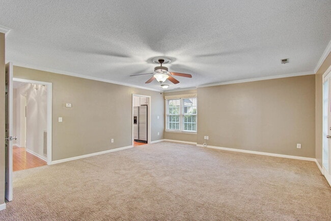 Photo - 978 Governors Rd