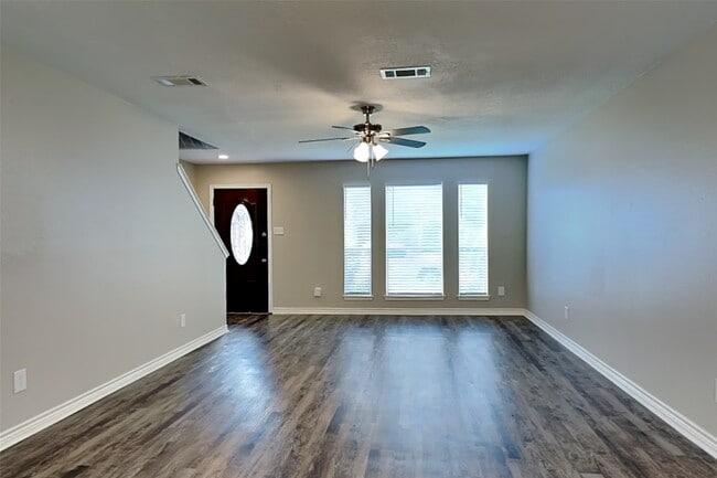 Photo - 5711 Deer Timbers Trail