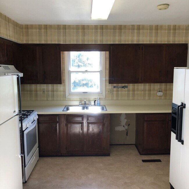 Photo - 3 Bed/2.5 Bath Home in Wiles Hill - Available May 20th!