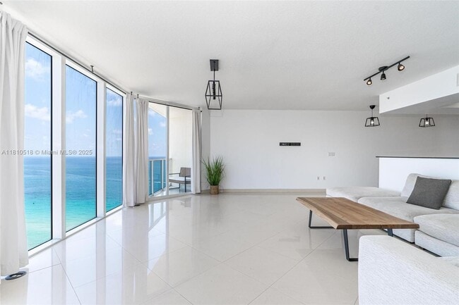 Photo - 16699 Collins Ave Unidad 3207 Rental