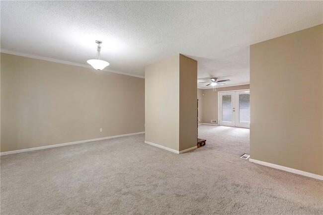 Photo - 921 Hemingway Rd