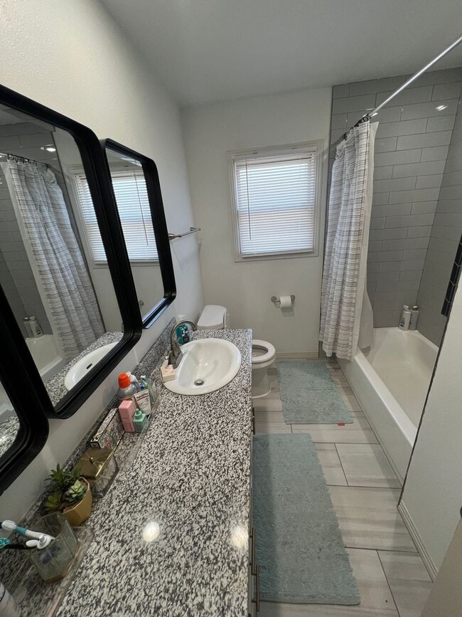 Photo - Pre Leasing for fall 2026! 3/2 in Medical District