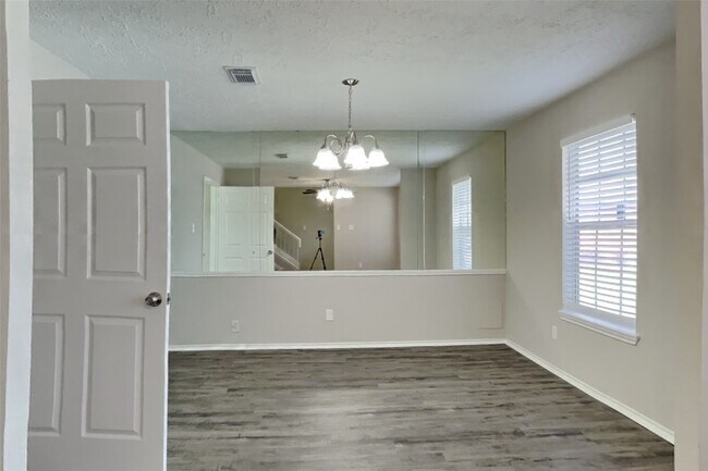 Photo - 2415 Pebbledowne Cir