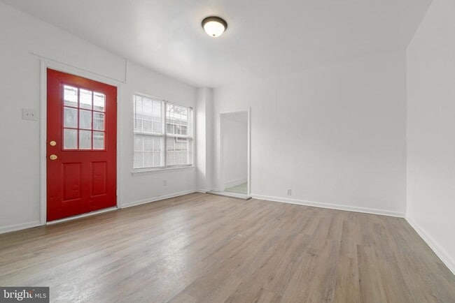 Photo - 221 Broadway St