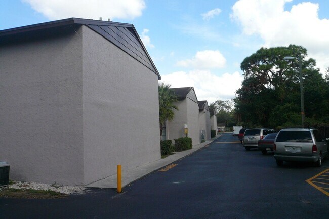Photo - Baywatch Apartments- Five Minutes Driving from USF Unit 18-1323/102