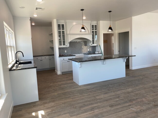 Photo - 1482 Darlene Ln