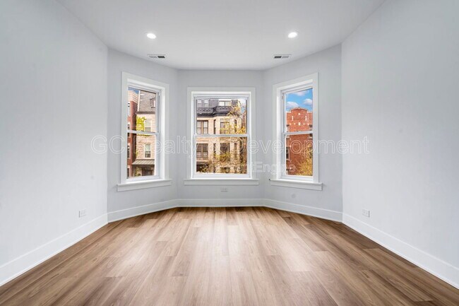 Photo - 3744 N Wilton Ave Unit 2N