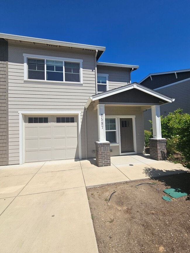 Building Photo - Beautiful Townhomes in East Medford