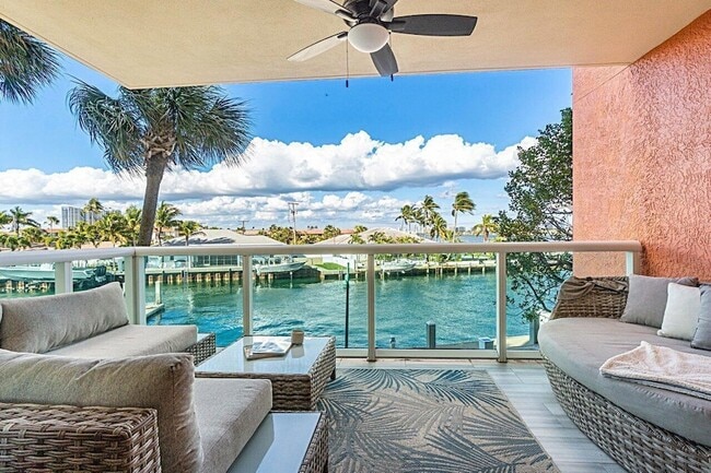 Building Photo - 2650 Lake Shore Dr Unit 201