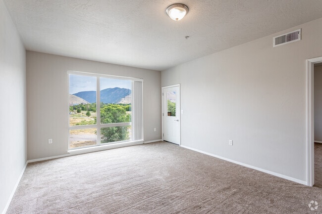 2BR, 1BA - 849 SF