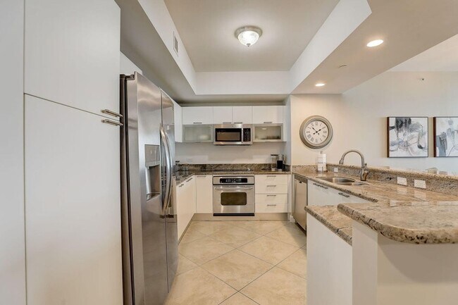 Photo - 2650 Lake Shore Dr