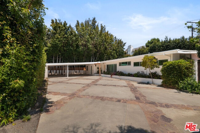 Building Photo - 11770 Chenault St