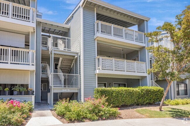 Building Photo - Top-Floor 2BR Condo for Rent – Gated Commu...