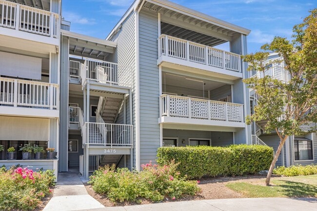 Top-Floor 2BR Condo for Rent – Gated Commu... - Top-Floor 2BR Condo for Rent – Gated Commu...