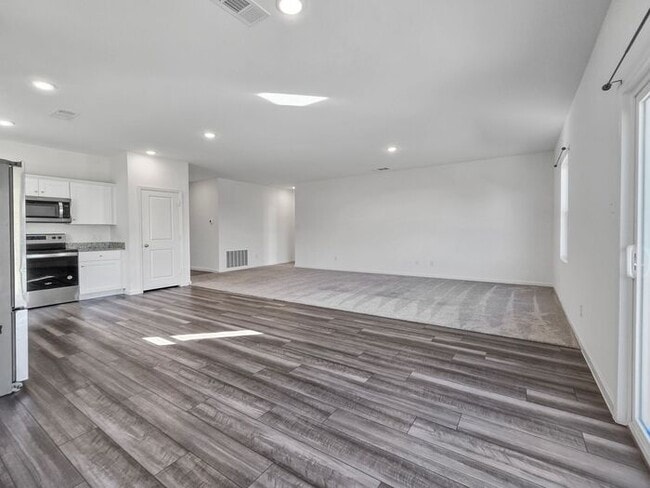 Photo - 3BR House • 2-Car Garage • In-Unit Washer/Dryer in Crowley