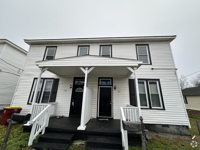 Building Photo - Like New Spacious Petersburg 3 bed 2 bath ... Rental