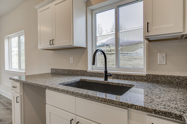 Photo - 600 Badger Ln