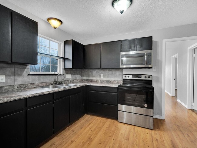 Photo - 1802 N Wilhite St