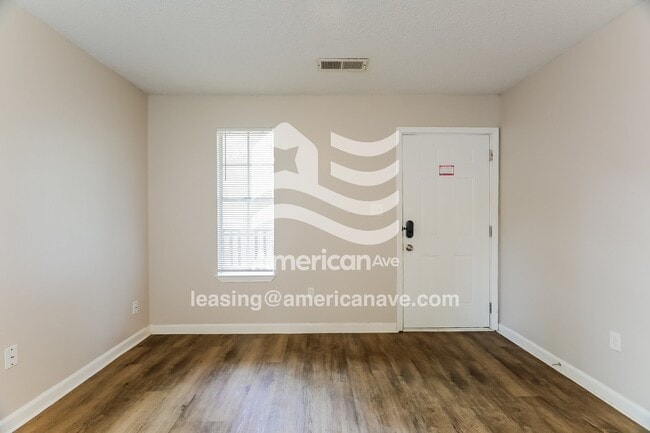 Photo - 1049 Northwood Dr