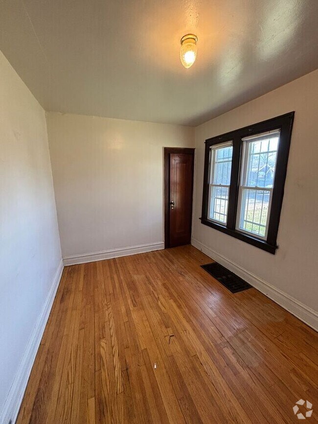 Building Photo - Charming 2-Bedroom Home with Fenced Yard i...