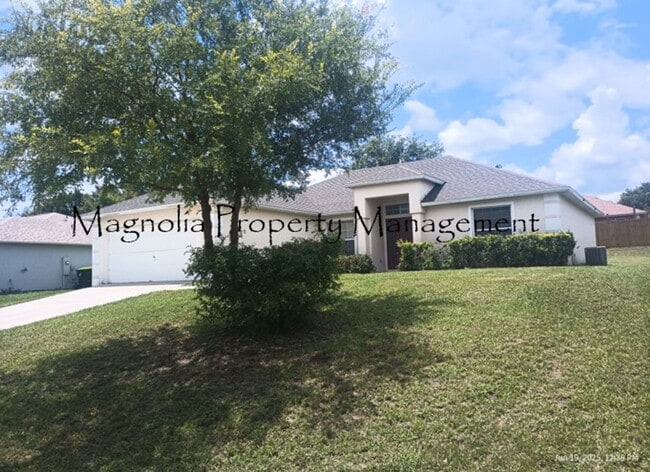 Building Photo - 4 Bedroom 2 Bathroom Home