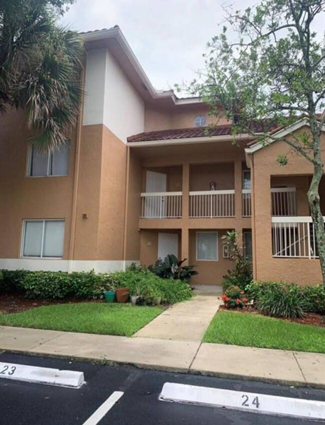 Building Photo - 832 NW 92nd Ave