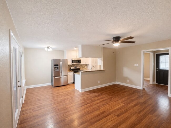 Photo - 1318 Epsilon St