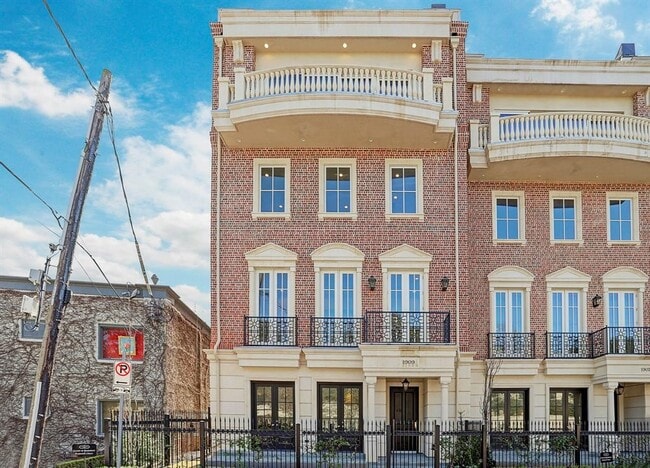 Building Photo - 1909 Revere St