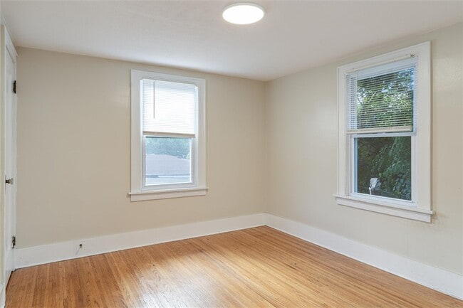 Building Photo - 425 Highland Ave Rental