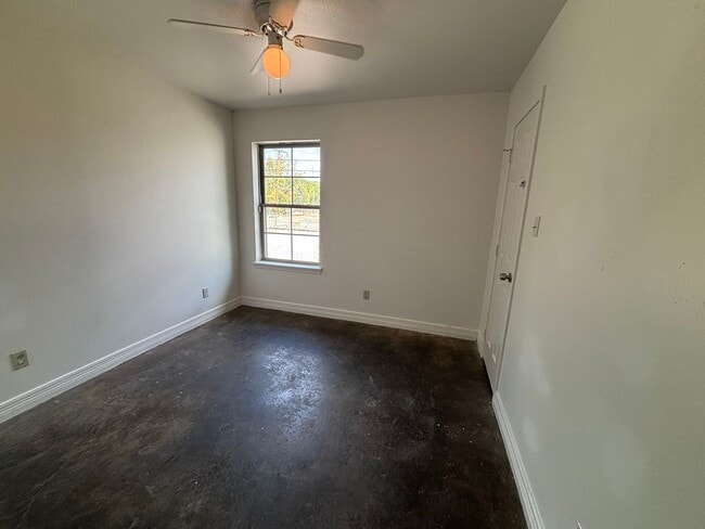 Photo - 1719 Lakeshore Dr Unidad A (Right)