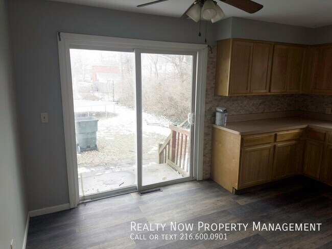 Photo - 1515 E 193rd St